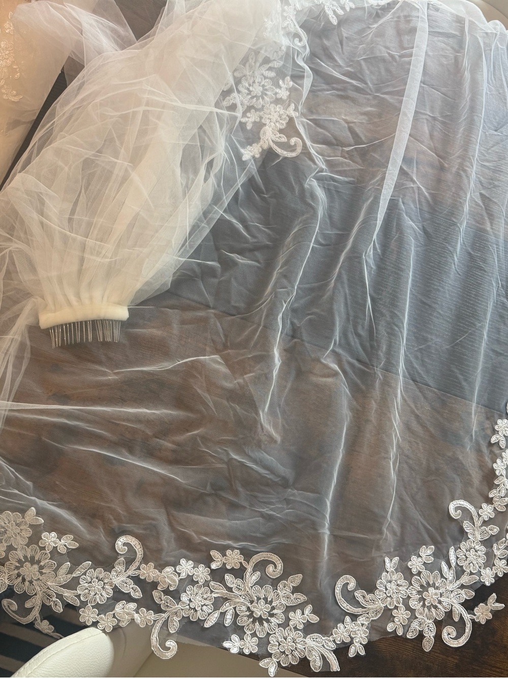 Lace-Edged Bridal Veil with Floral Appliqué